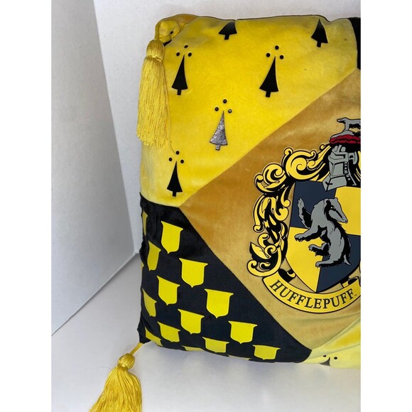 Harry Potter Hufflepuff Crest Logo Tassled Throw Pillow 17” Honey badger - Picture 4 of 7